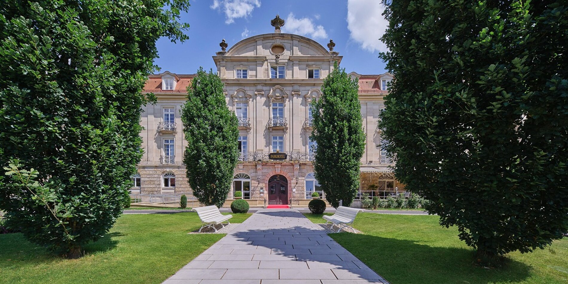 Historische Schlossfassade des Dorint Resort & Spa Bad Brückenau