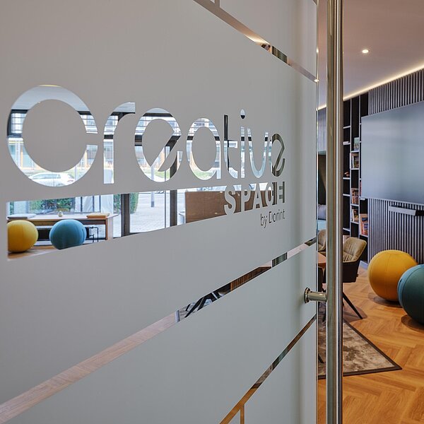 Dorint Pallas Wiesbaden Tür mit Schriftzug Creative Space by Dorint