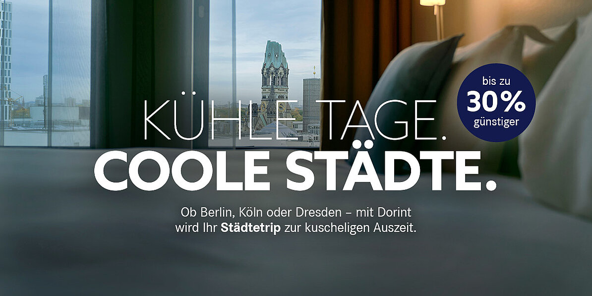 Dorint Hotelzimmer mit Blick auf die Kaiser-Wilhelm-Gedächtniskirche in Berlin für einen Städtetrip im Herbst und Winter