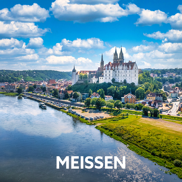 The waters of the Elbe in the foreground and Albrechtsburg Castle in Meissen in the background