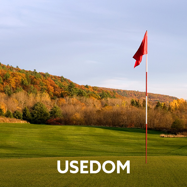 Golf course on Usedom with a flag against an autumn landscape. Active holidays with golf, outdoor activities and relaxing moments in nature.