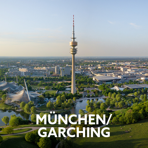 Das Bild zeigt eine Luftaufnahme von München-Garching mit dem Olympiaturm im Vordergrund.