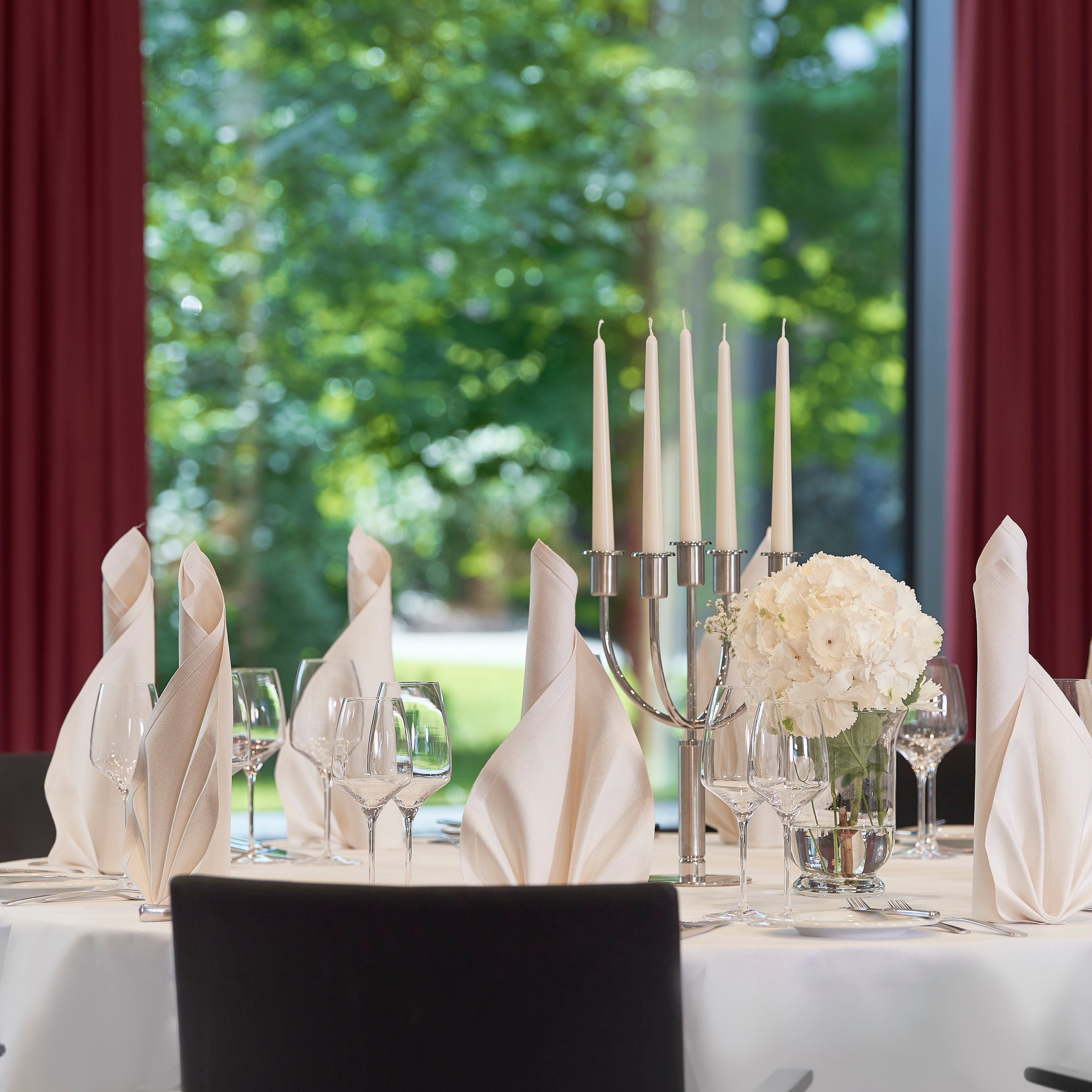 Dorint Airport Hotel Zürich Gala Setting mit gedecktem Tisch