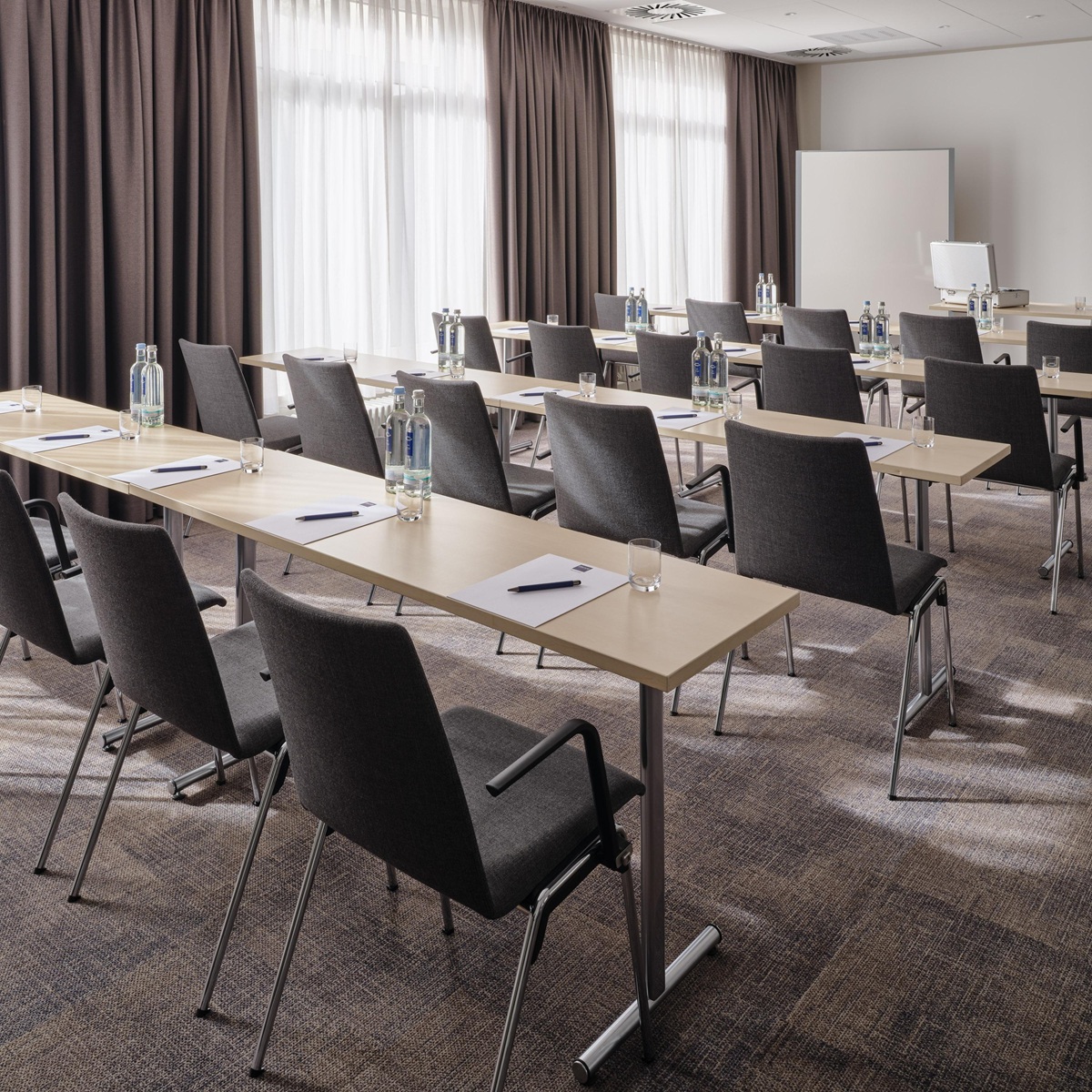 Dorint Hotel Würzburg Seminarraum Tischreihen