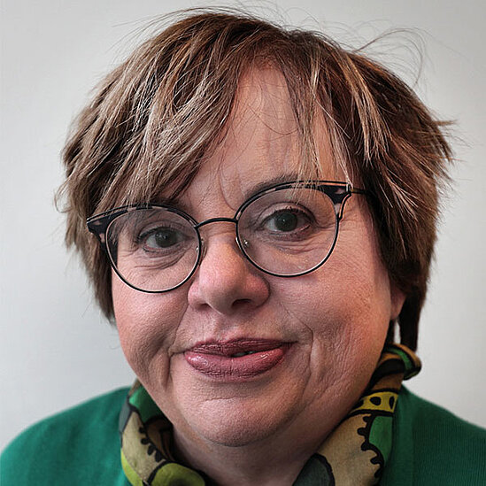 Portrait Foto von Heike Schumacher, der Hoteldirektorin des Dorint Am Nürburgring Hocheifel